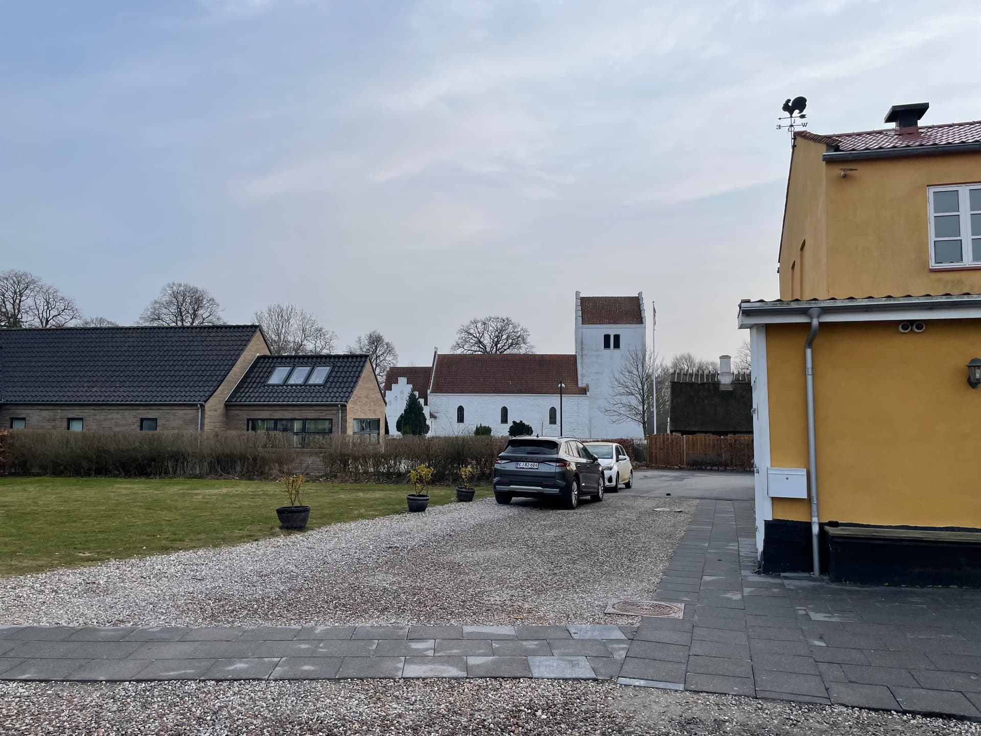 Udsigt til Orø Kirke fra Orø Kro & Hotel